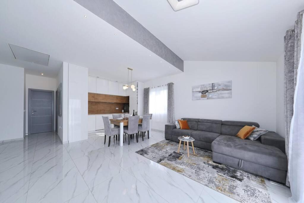 Apartman Chiara Galovac  エクステリア 写真